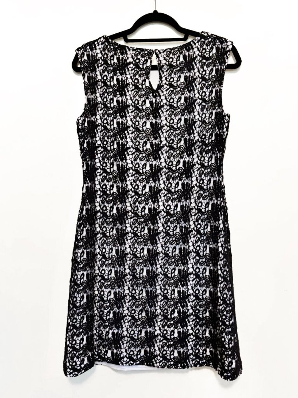 VINCE CAMUTO | Black & White Lace Midi Length Cocktail Dress | Size 8 - Picture 2 of 7